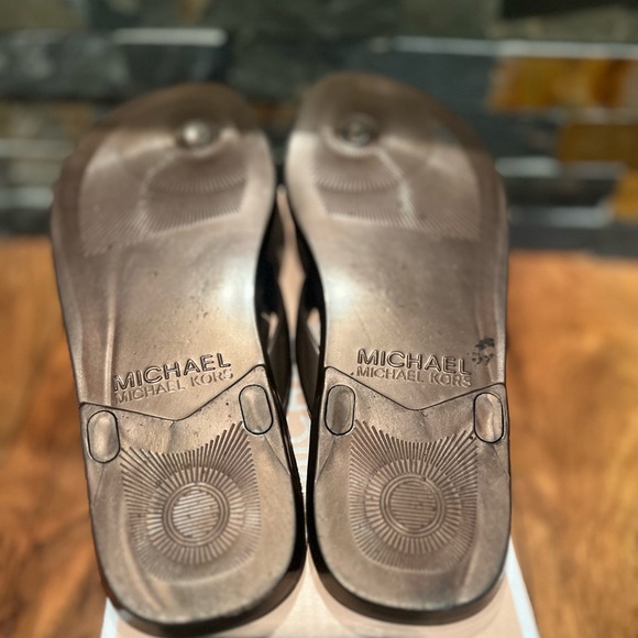 Michael Kors Jet Set Jelly Flip Flops - Picture 5 of 6